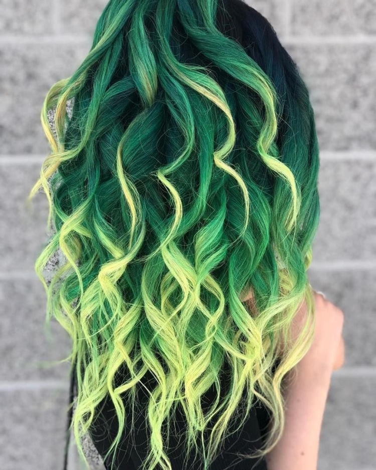 Зелëнык длинные волосы
