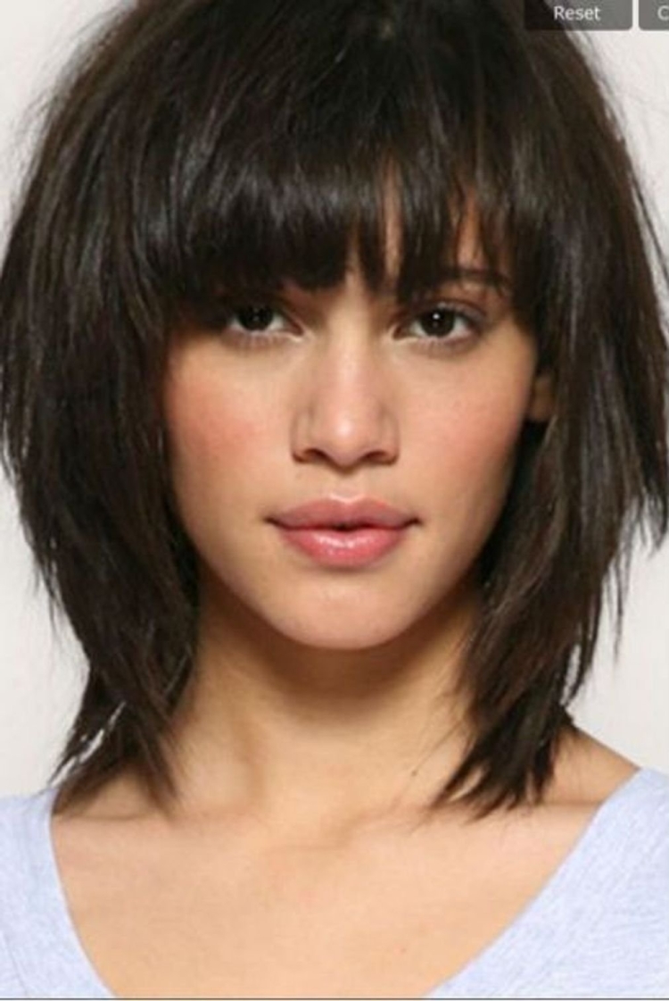 Рваное каре с челкой на средние густые волосы