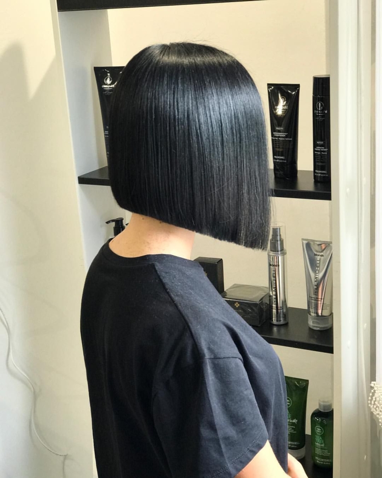 Стрижка ровный срез черные волосы