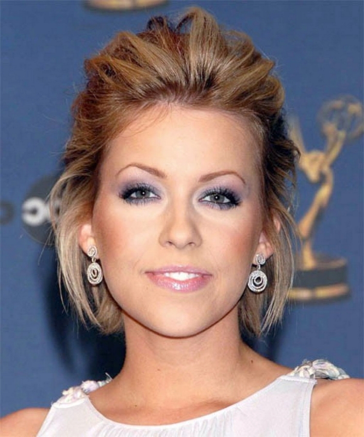 Прически на короткие волосы