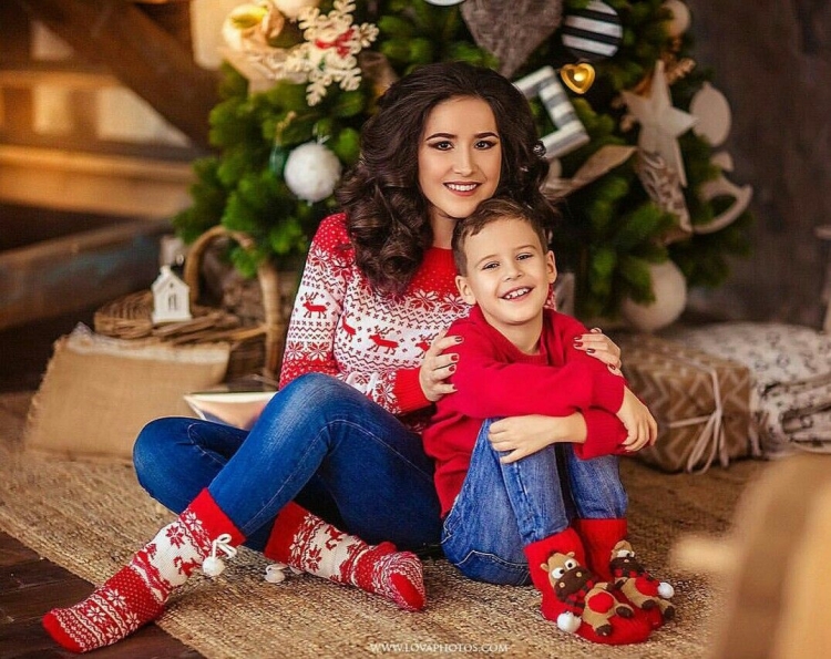 Новогодняя фотосессия в студии мама и сын