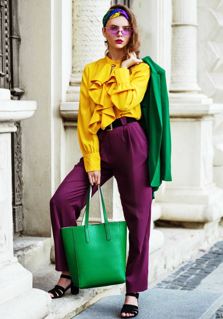 Яркая одежда