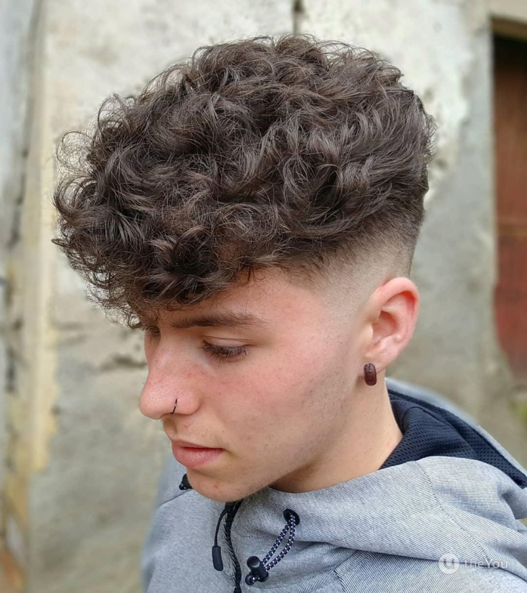 Curly Undercut стрижка