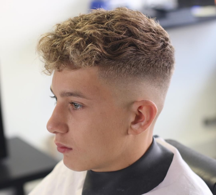 Стрижка для мальчика с кудрями