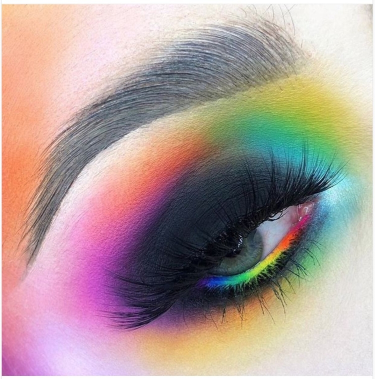 Радужный макияж
