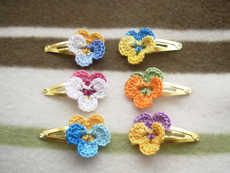 Вязаные заколки для волос крючком