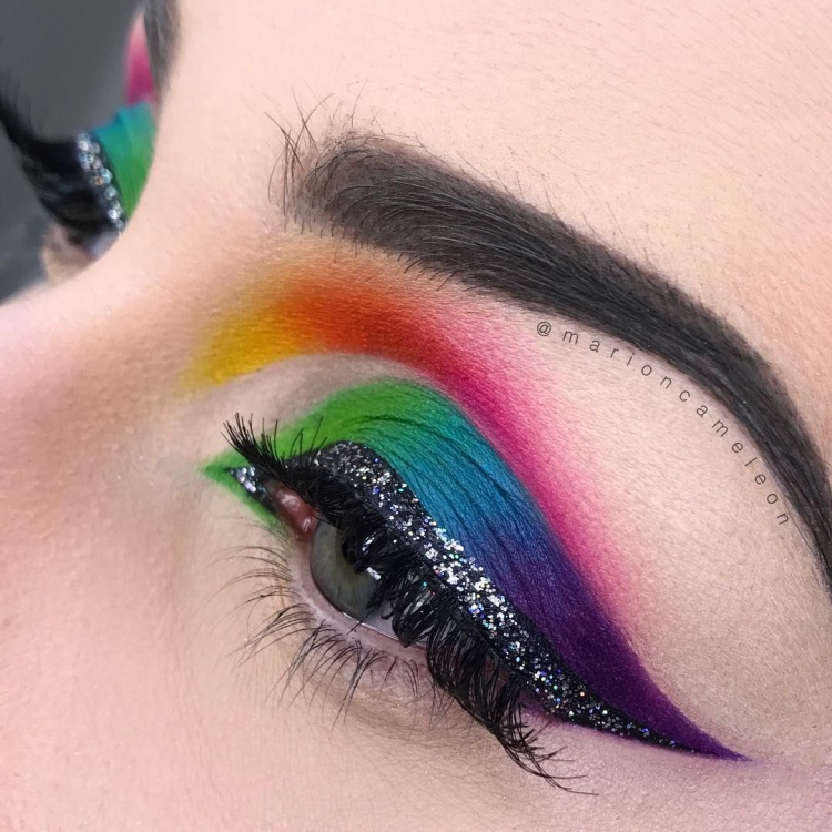 Радужный макияж карандашами