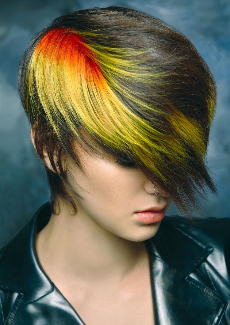 Яркое окрашивание на короткие волосы