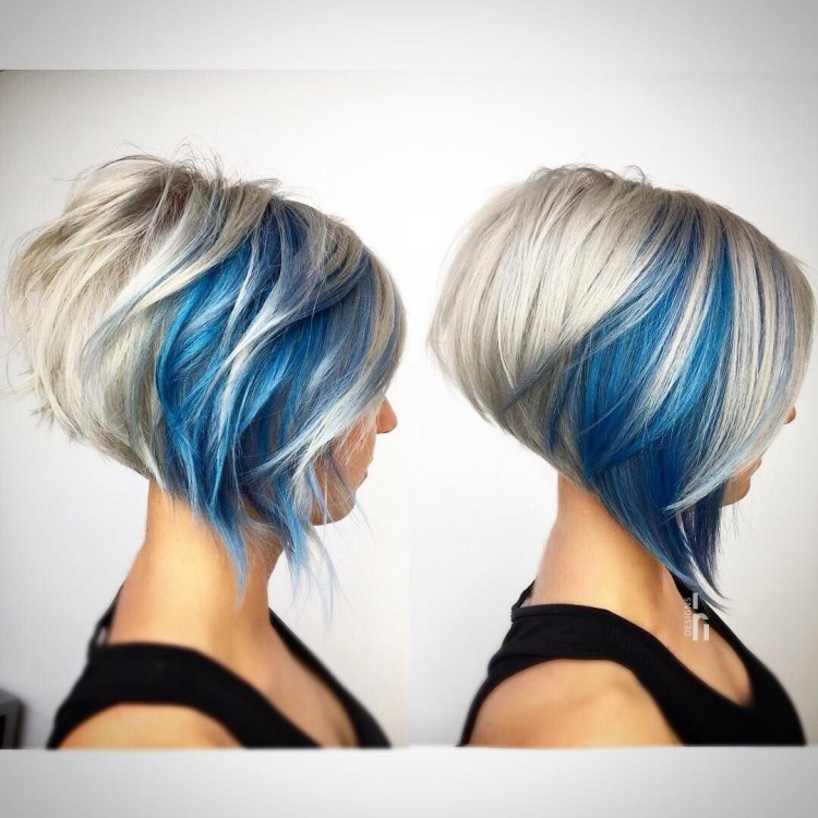 Окрашивание волос с синими прядями