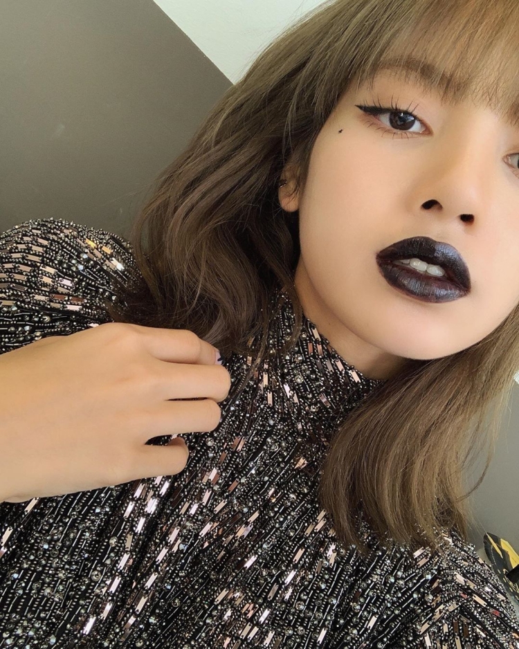 Лалиса Манобан селфи