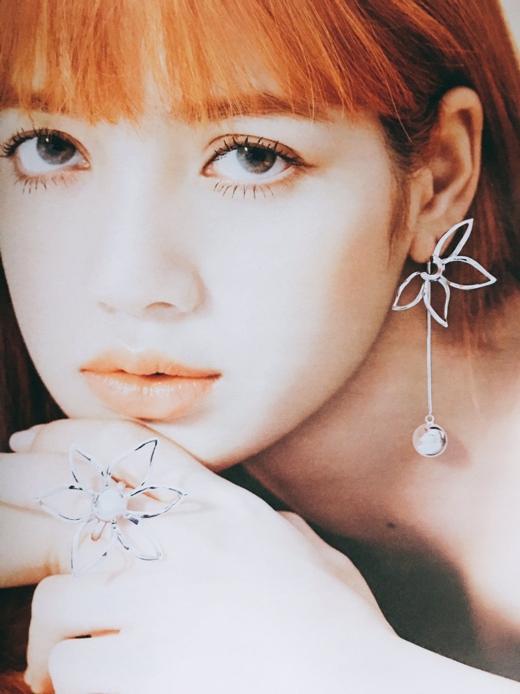 Лалиса Манобан губы