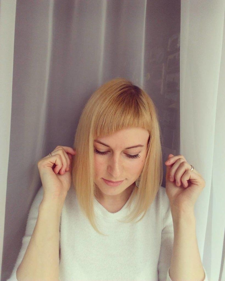 Челка углом