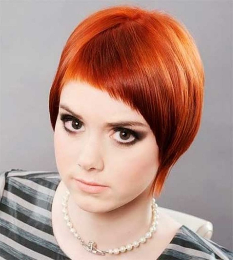 Короткая косая стрижка женская