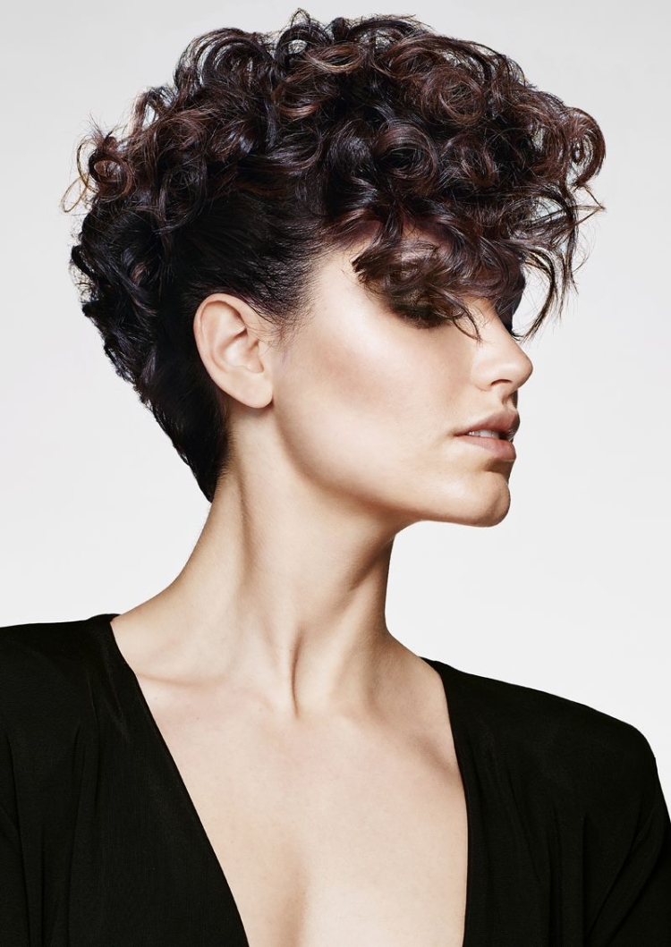 Стрижка для кучерявых волос женские