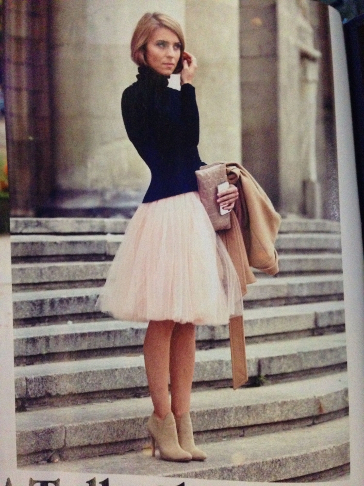 Свитер с пышной юбкой