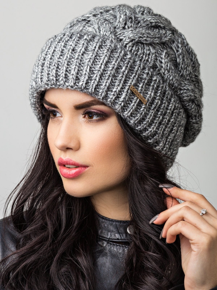 Шапка вязаная женская