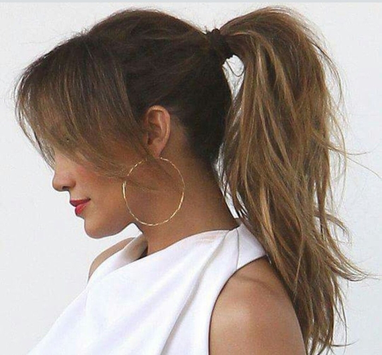 Дженнифер Лопес с челкой и хвостиком