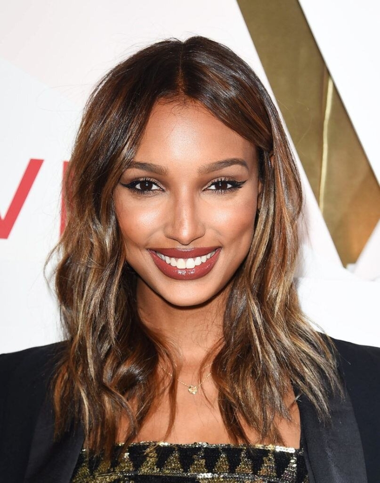 Карамельные блики от лица на волосах