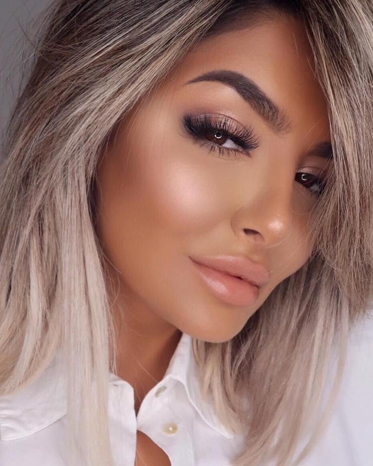 Пепельный блонд с карими глазами