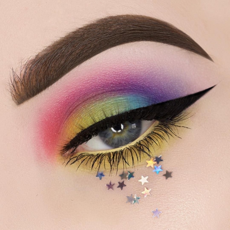 Макияж с радужными стрелками