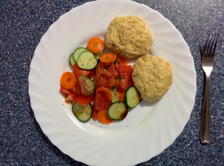 Котлеты с салатом