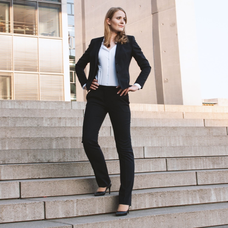 Стиль одежды Casual для женщин на корпоратив