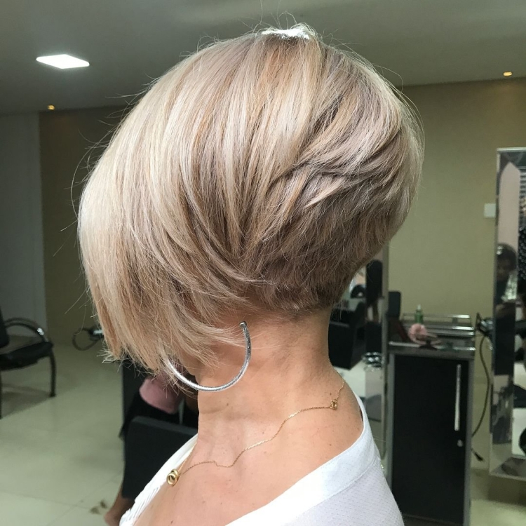 Стрижка Боб с градуированным затылком