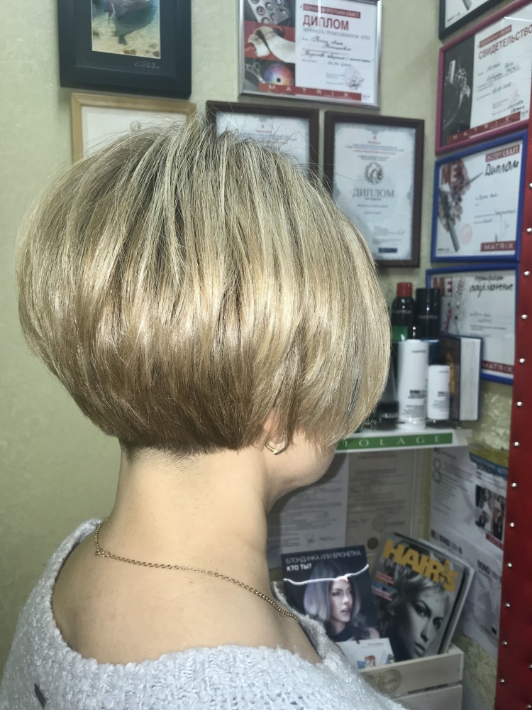 Градуированный Боб каре затылок