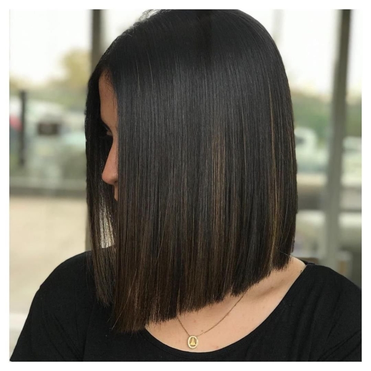 Удлиненное каре на черные волосы 2022