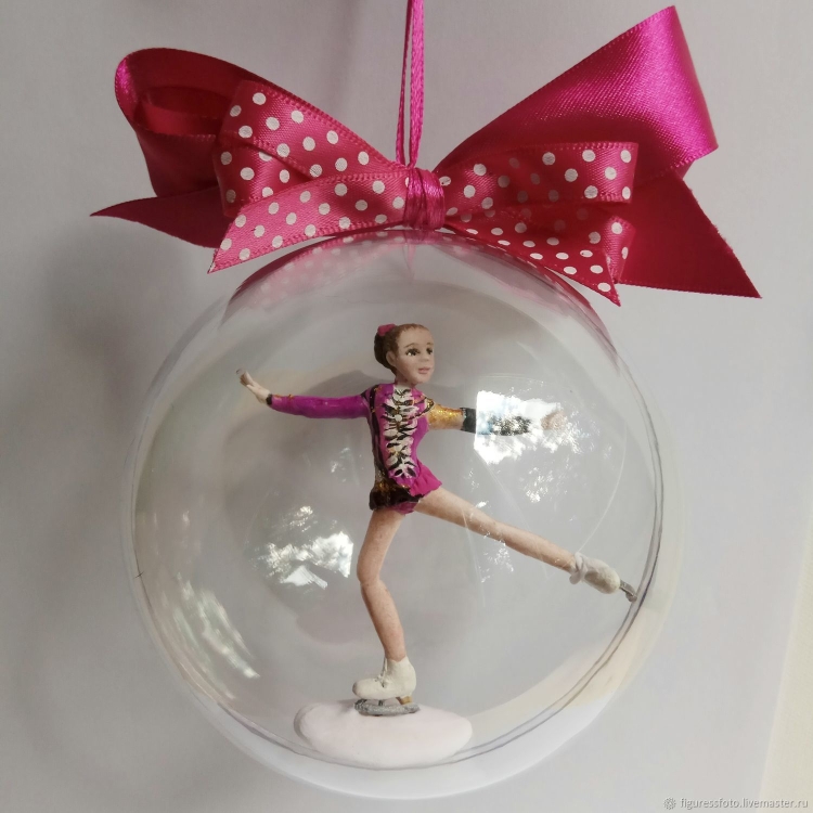 Сувенир фигуристка