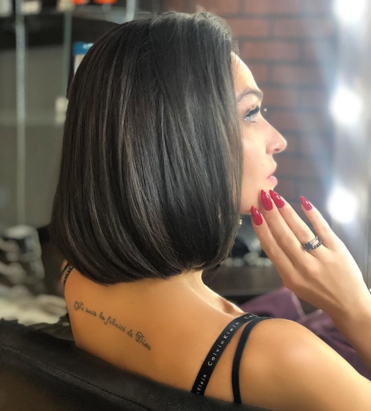 Красивые девушки с каре брюнетки