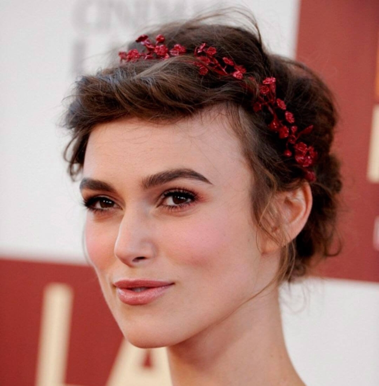 Кира Найтли прически