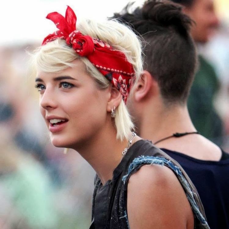 Прически с повязкой на голове