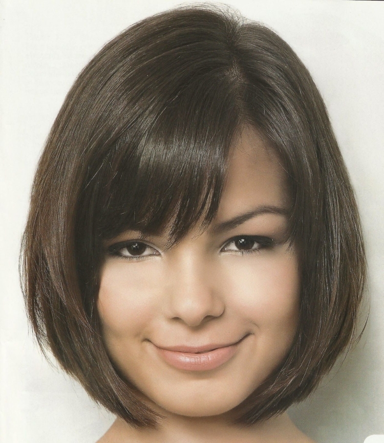 Стрижка для полного лица женская с челкой