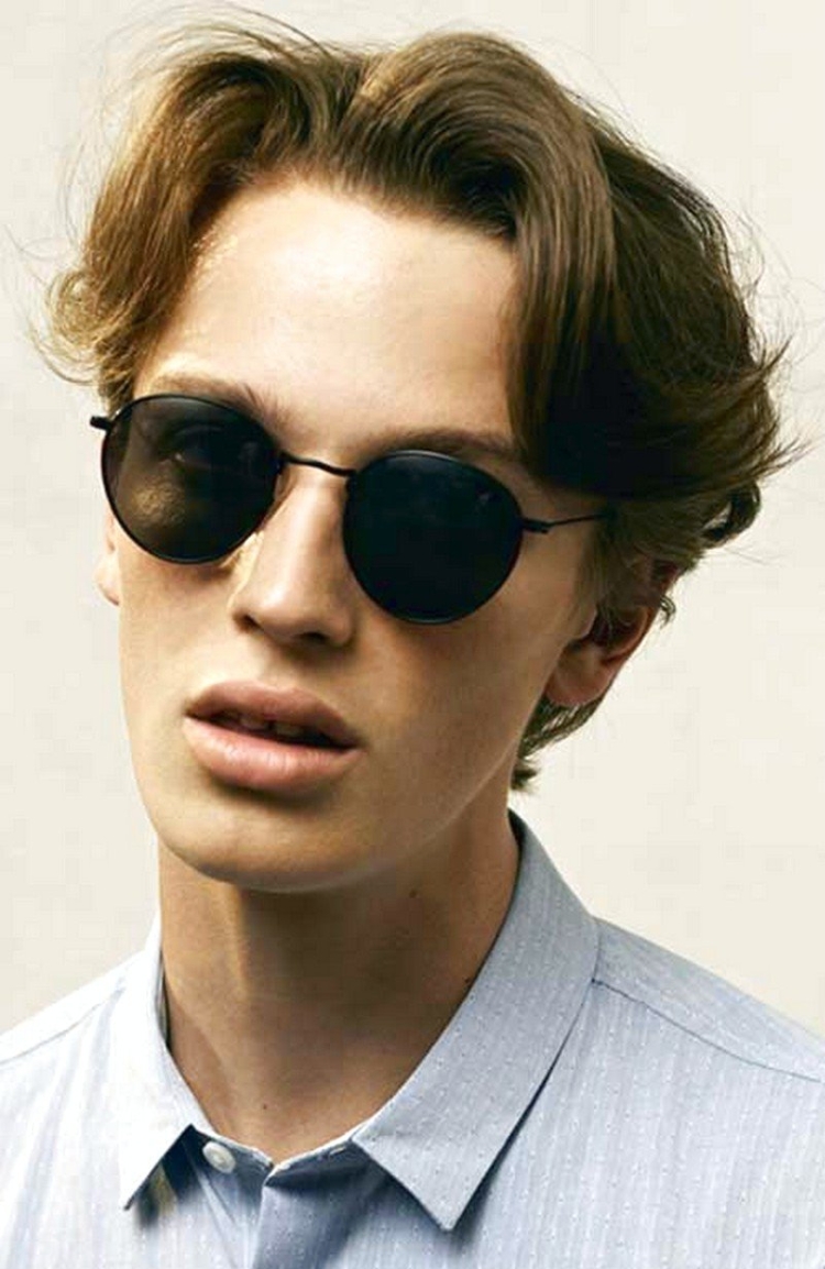 Прическа на две стороны мужская