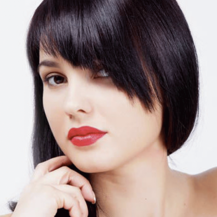 Стрижка с челкой наискосок