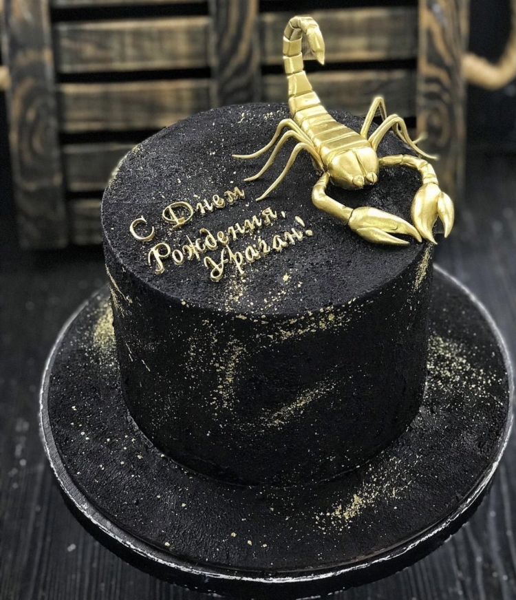 Торт в виде скорпиона