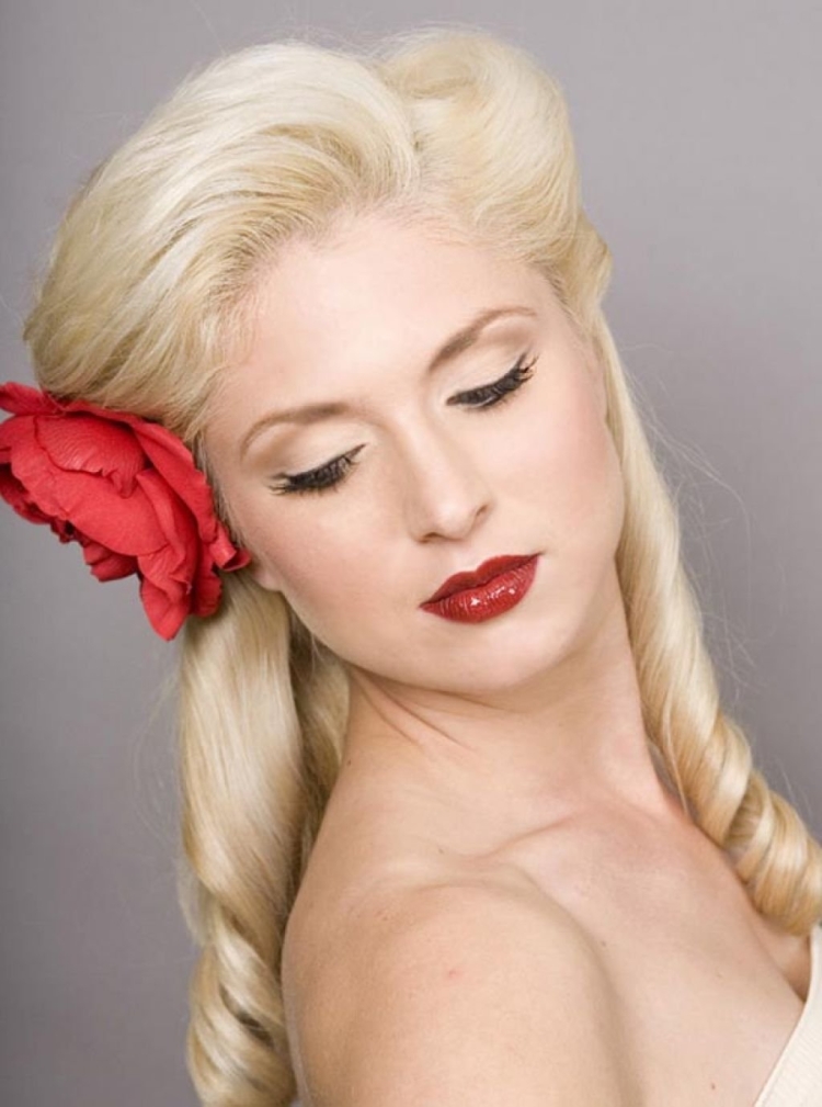 Прическа в стиле Pin up