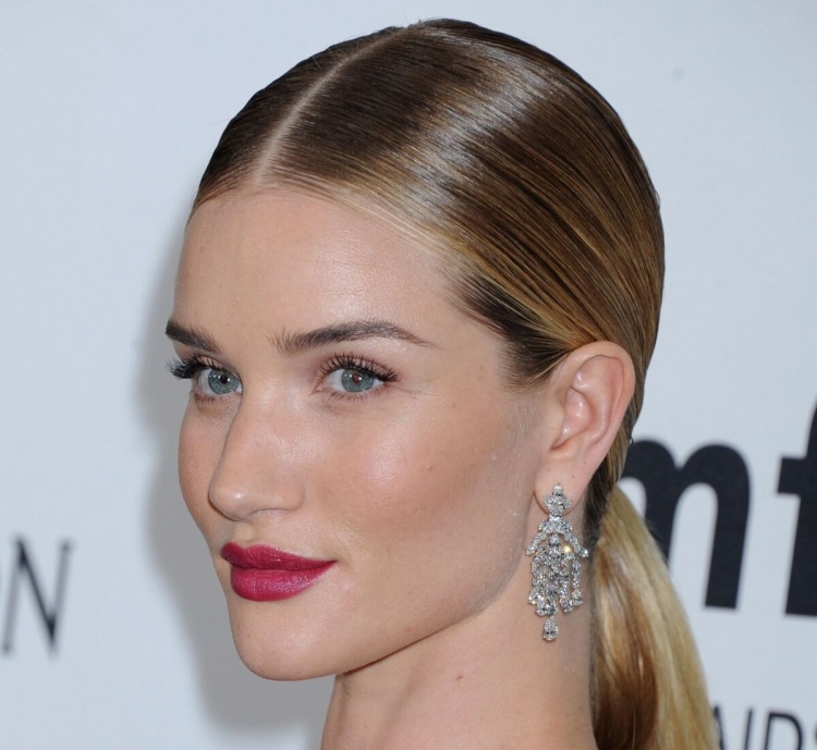 Рози Хантингтон-Уайтли хвост