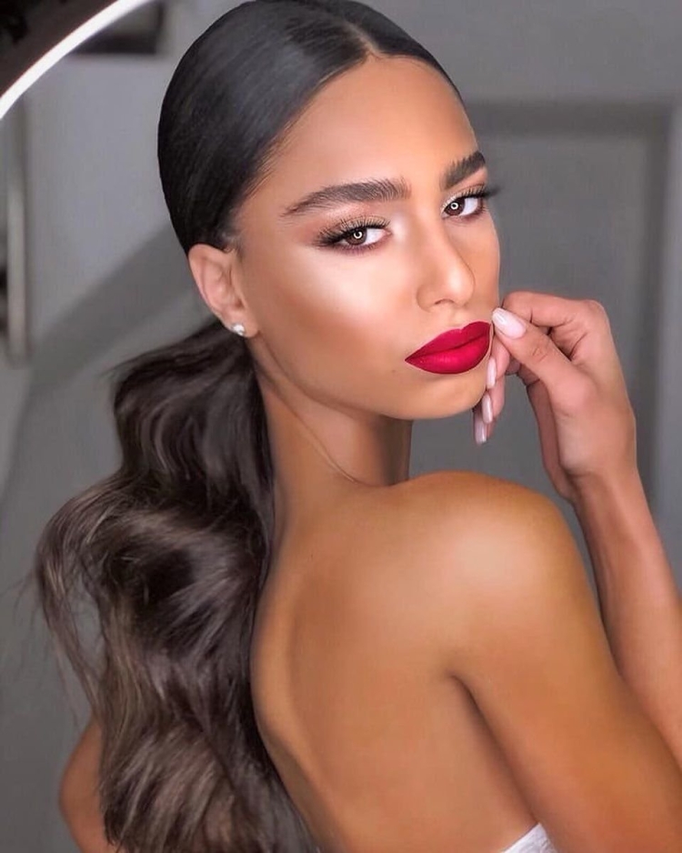 Гладкий хвост с прямым пробором