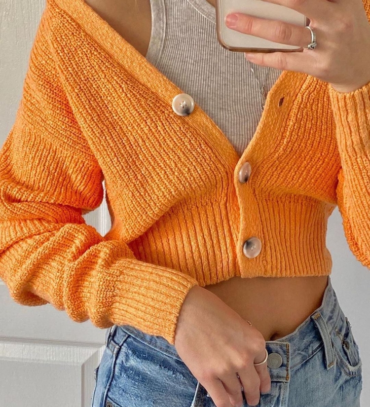 Укороченная кофта на пуговицах