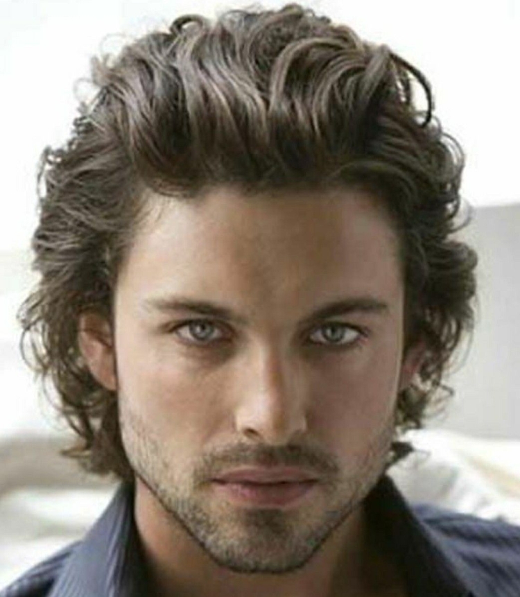 Причёски для кудрявых волос мужские