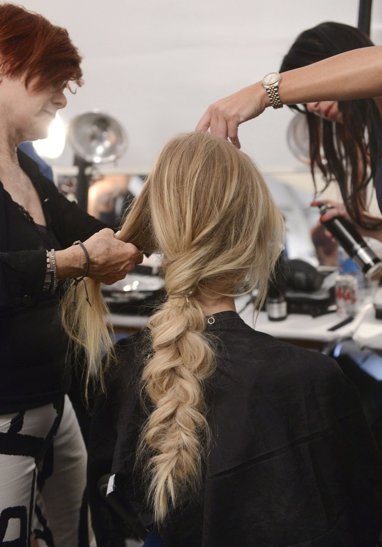 Прически на длинные нарощенные волосы