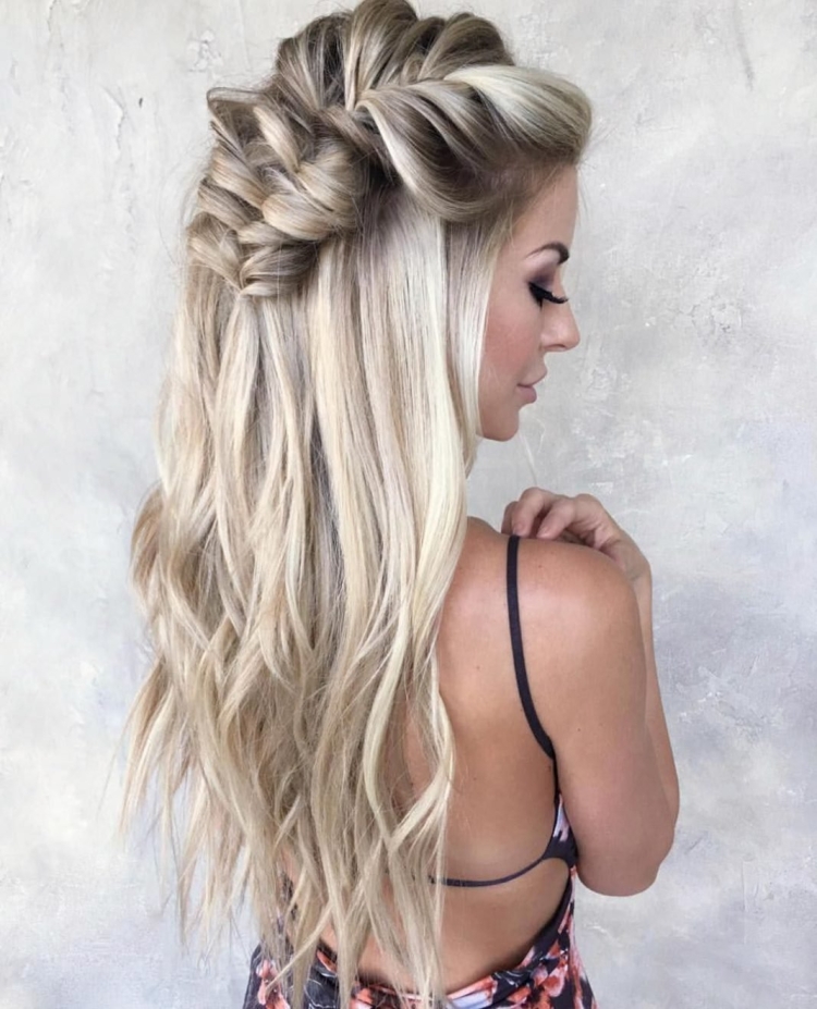 Прически на длинные нарощенные волосы