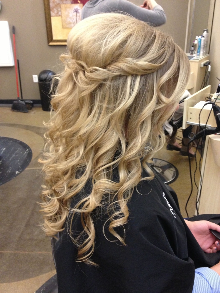 Прическа Локоны на средние волосы