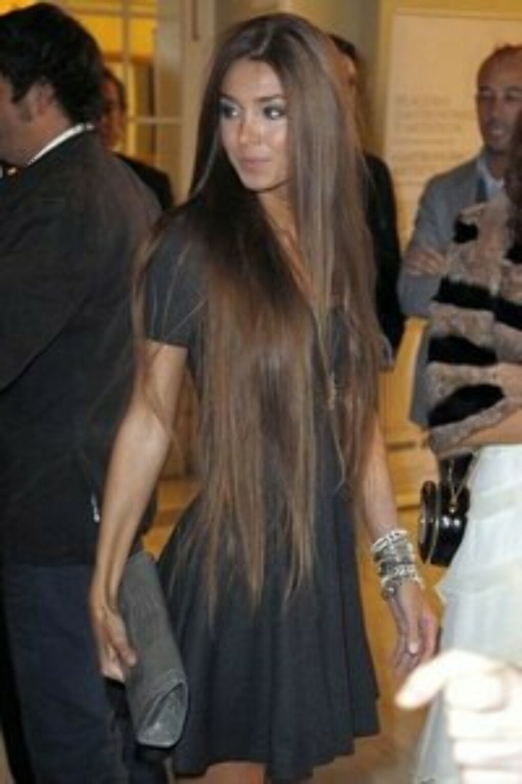 Лара Лието с длинными волосами