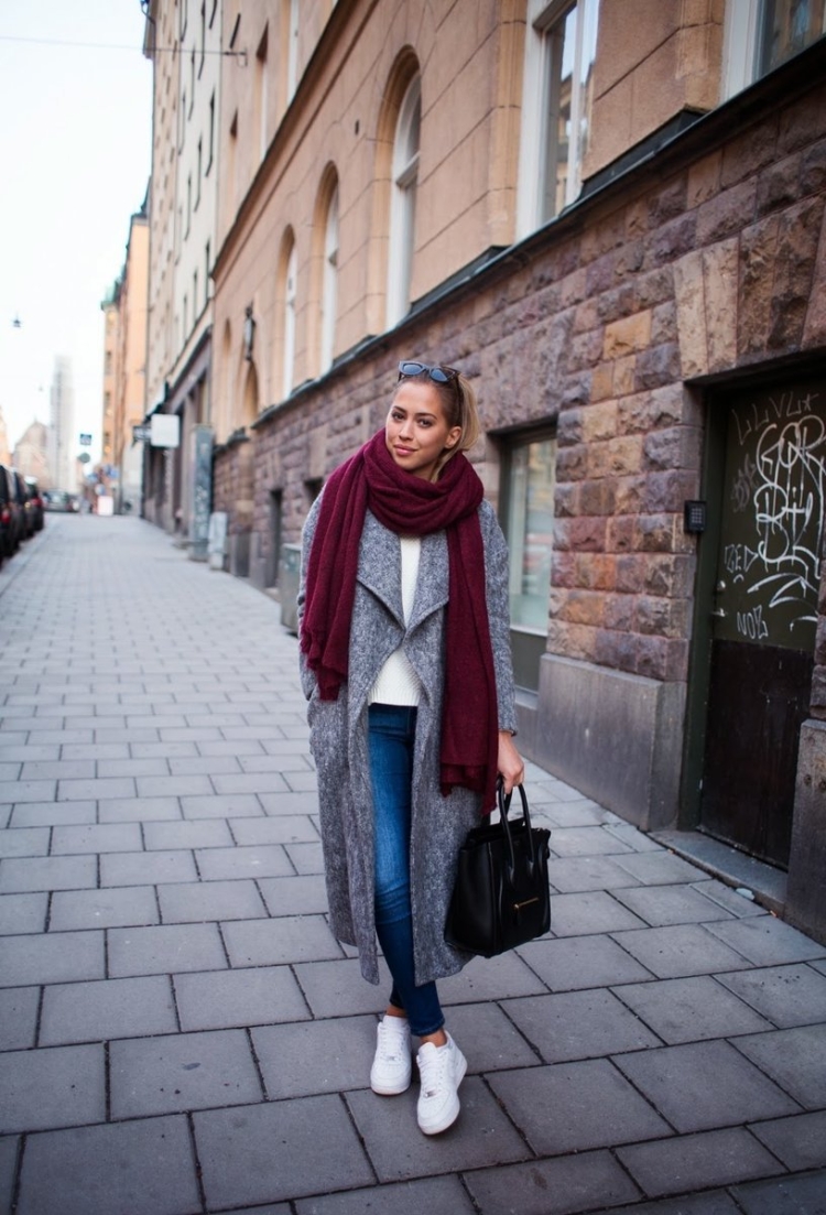 Шарф к серому пальто