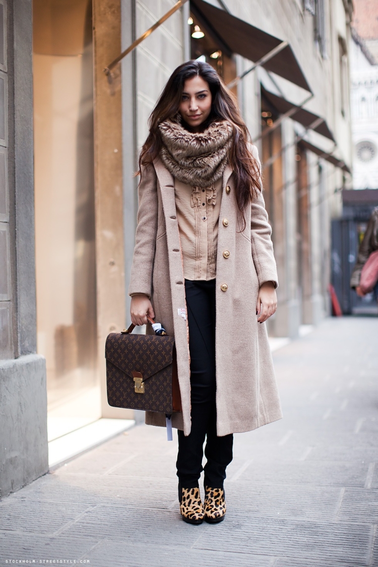 Пальто с шарфом