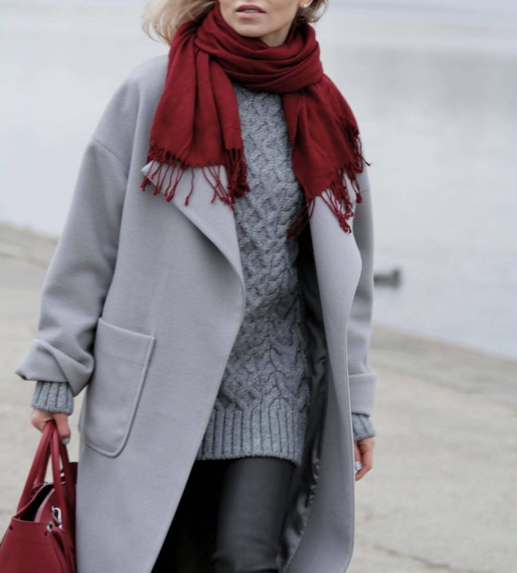 Пальто с шарфом