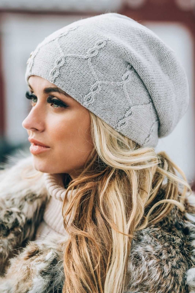 Шапка вязаная женская
